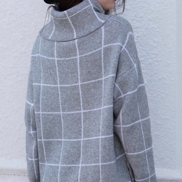 OFF THE GRID GRAY AND WHITE TURTLENECK - Picture 2 of 2